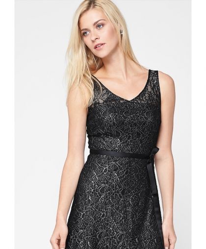 Sleeveless lace dress